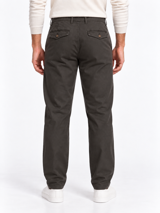 Pantalone uomo invernale Moro 705 in tonalità scura, vista posteriore con tasche a filetto, pattine e bottoni.