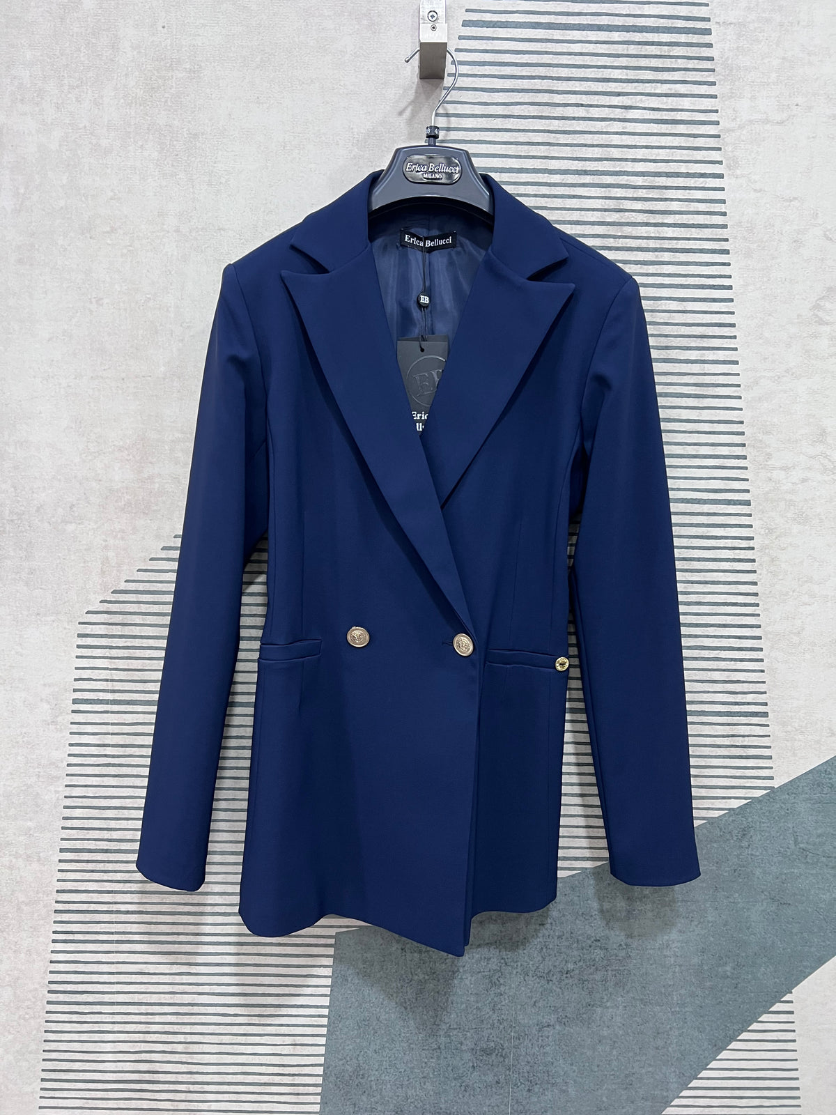 Blazer doppiopetto del tailleur donna blu Erica Bellucci 527 con vestibilità avvitata, revers e bottoni color oro