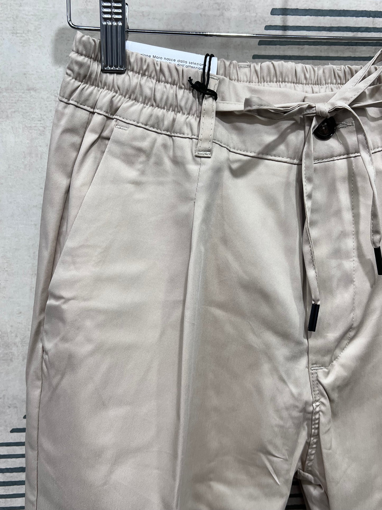 "Pantalone Tela Para Beige e Blu - dettaglio tessuto leggero"