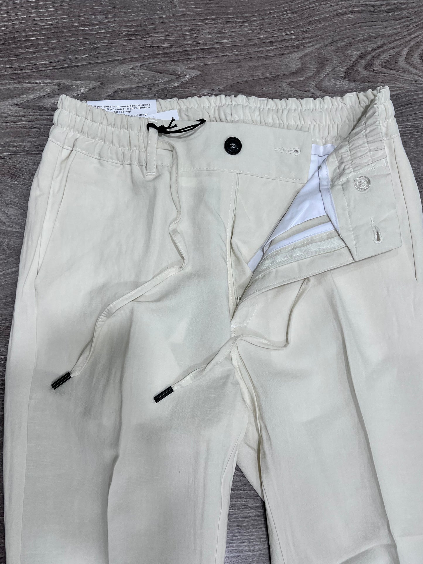 Pantalone uomo lino e tencel - dettaglio tasche e cuciture Made in Italy