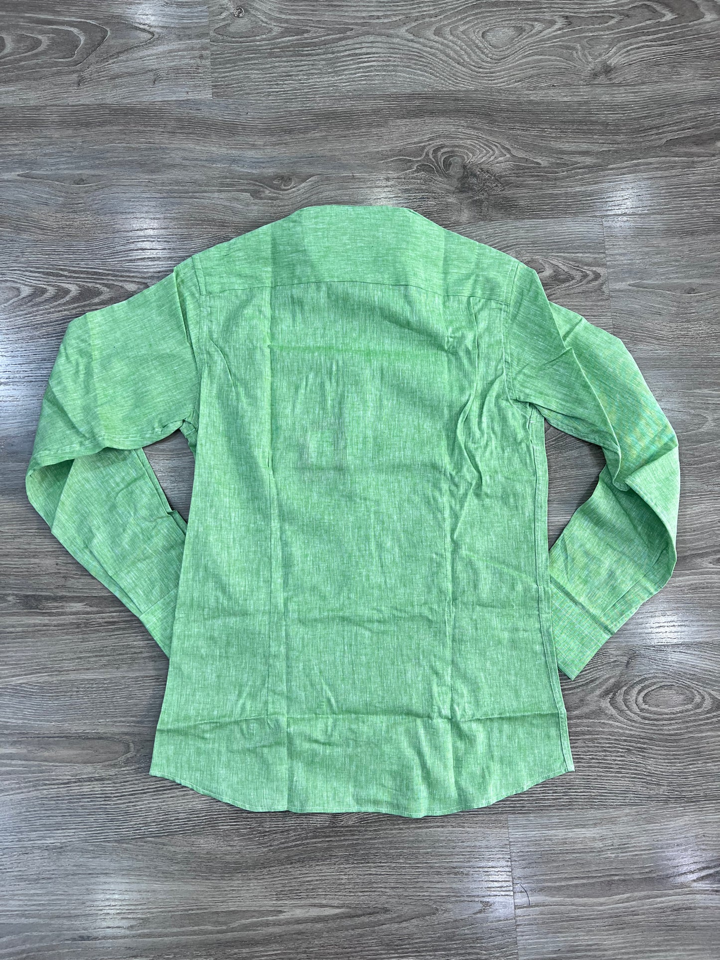 Camicia Coreana Uomo Verde Chiaro — vista posteriore con riprese, lino e cotone Made in Italy