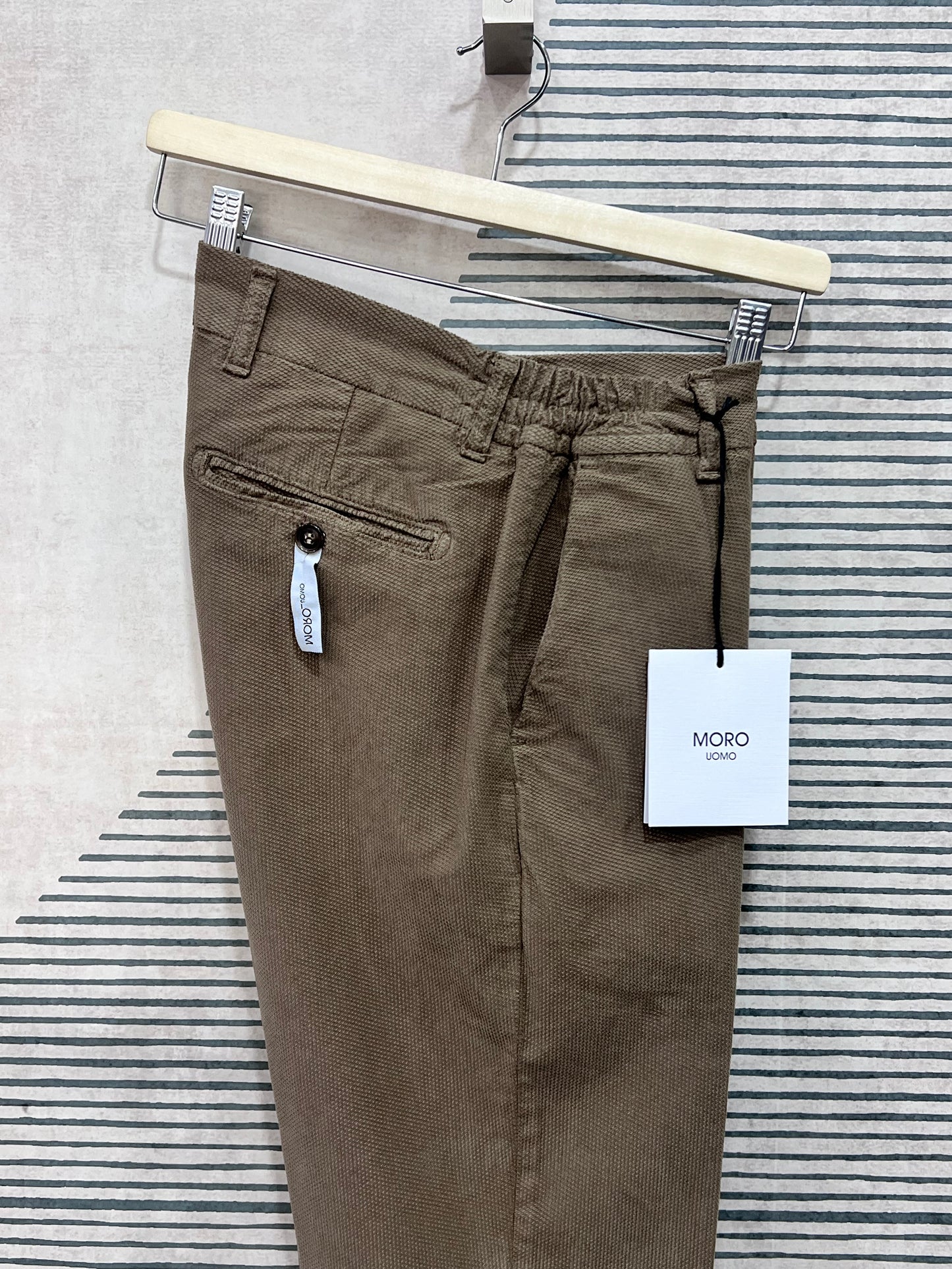 "Pantalone uomo invernale armaturato - dettaglio elastico in vita e vestibilità"