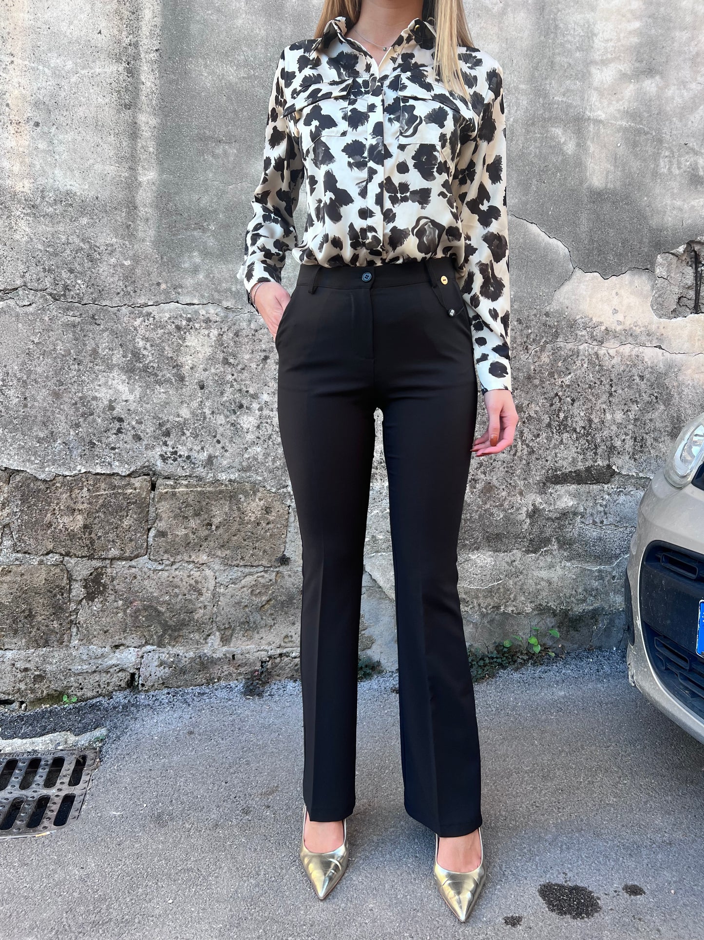 "Tailleur Erica Bellucci pantalone zampa - vista frontale tessuto pregiato 90% PL"