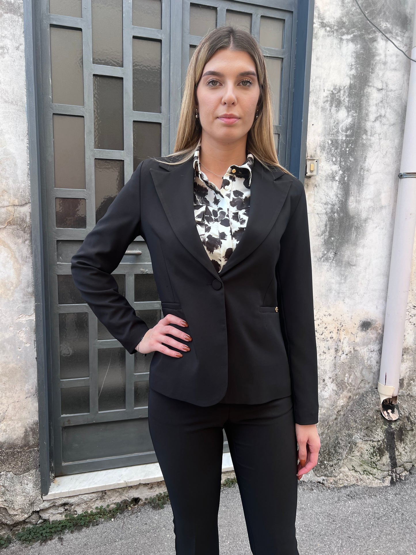 "Giacca tailleur Erica Bellucci 1 bottone - dettaglio mono petto qualità sartoriale"