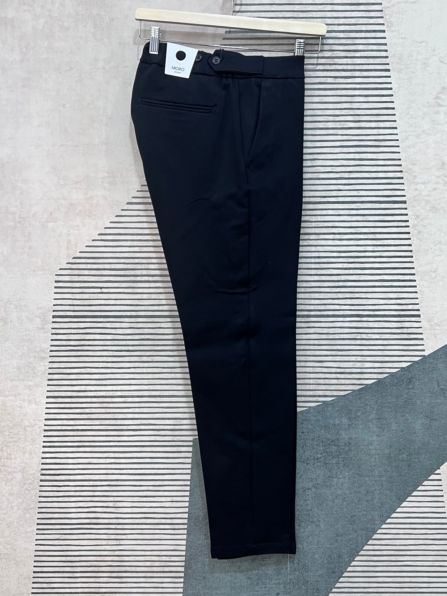 Pantalone punto milano nero - vista laterale con dettaglio fibbie
