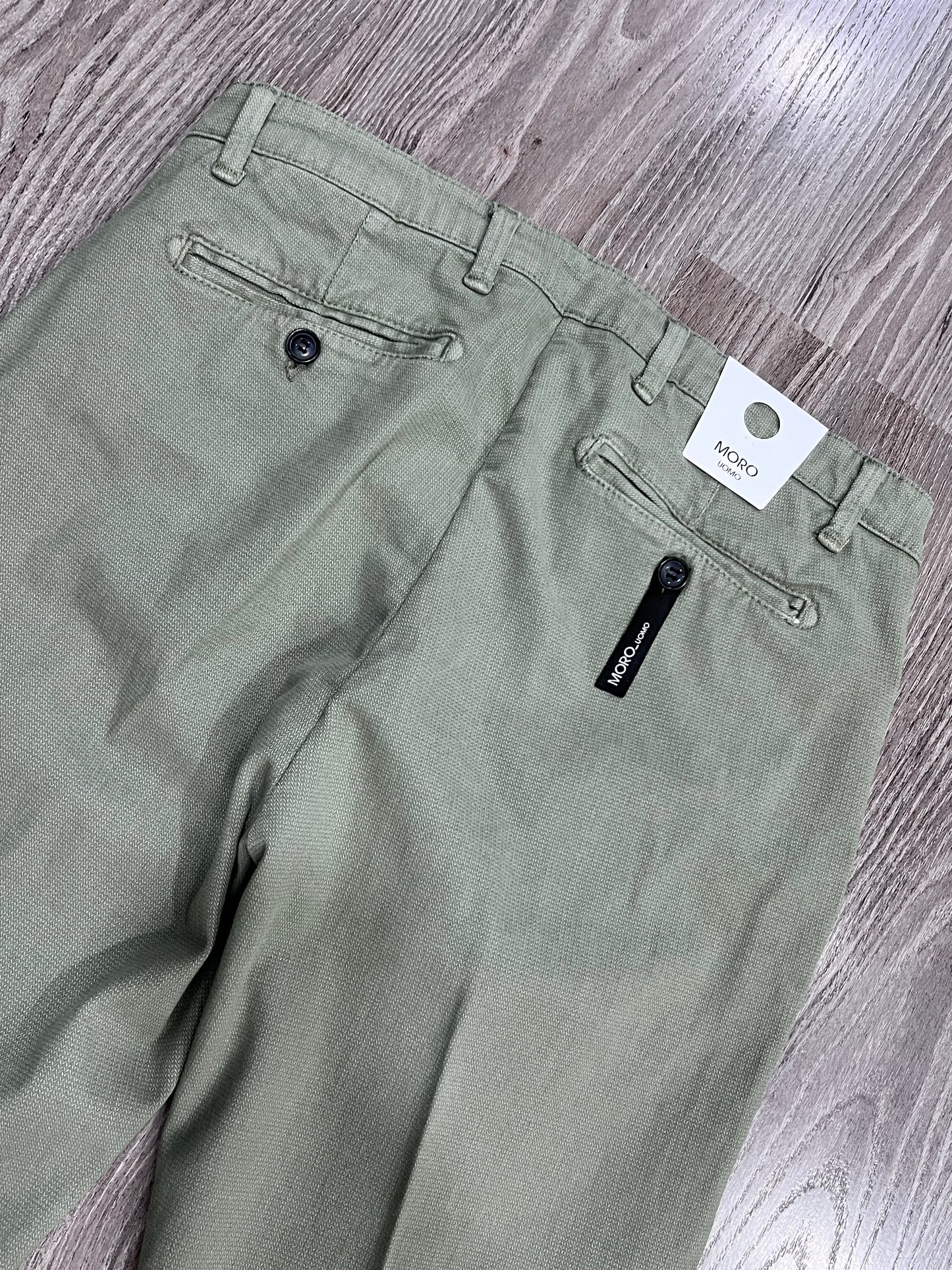 Pantalone uomo Moro verde - dettaglio tasche posteriori