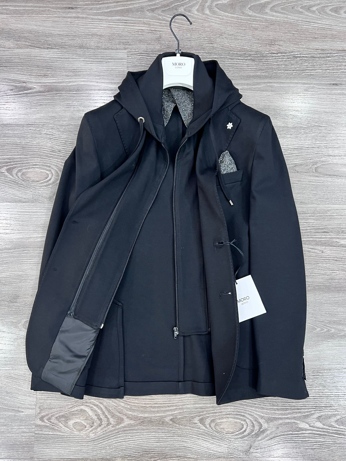 Giacca uomo punto milano - dettaglio cappuccio removibile con zip