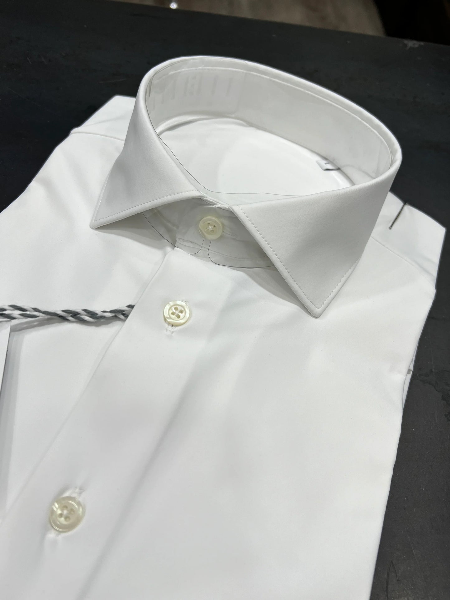 "Dettaglio camicia performance uomo - qualità EP Italia tessuto no stiro"