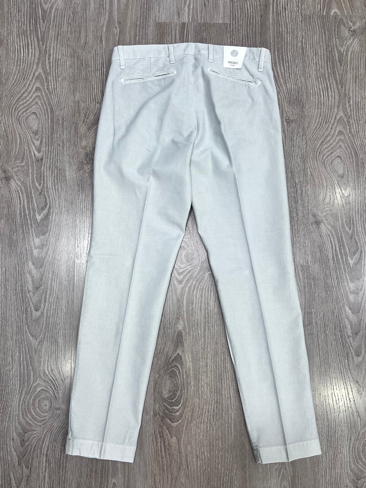 Pantalone elegante uomo fustagna spigata grigio vista posteriore, manifattura sartoriale italiana