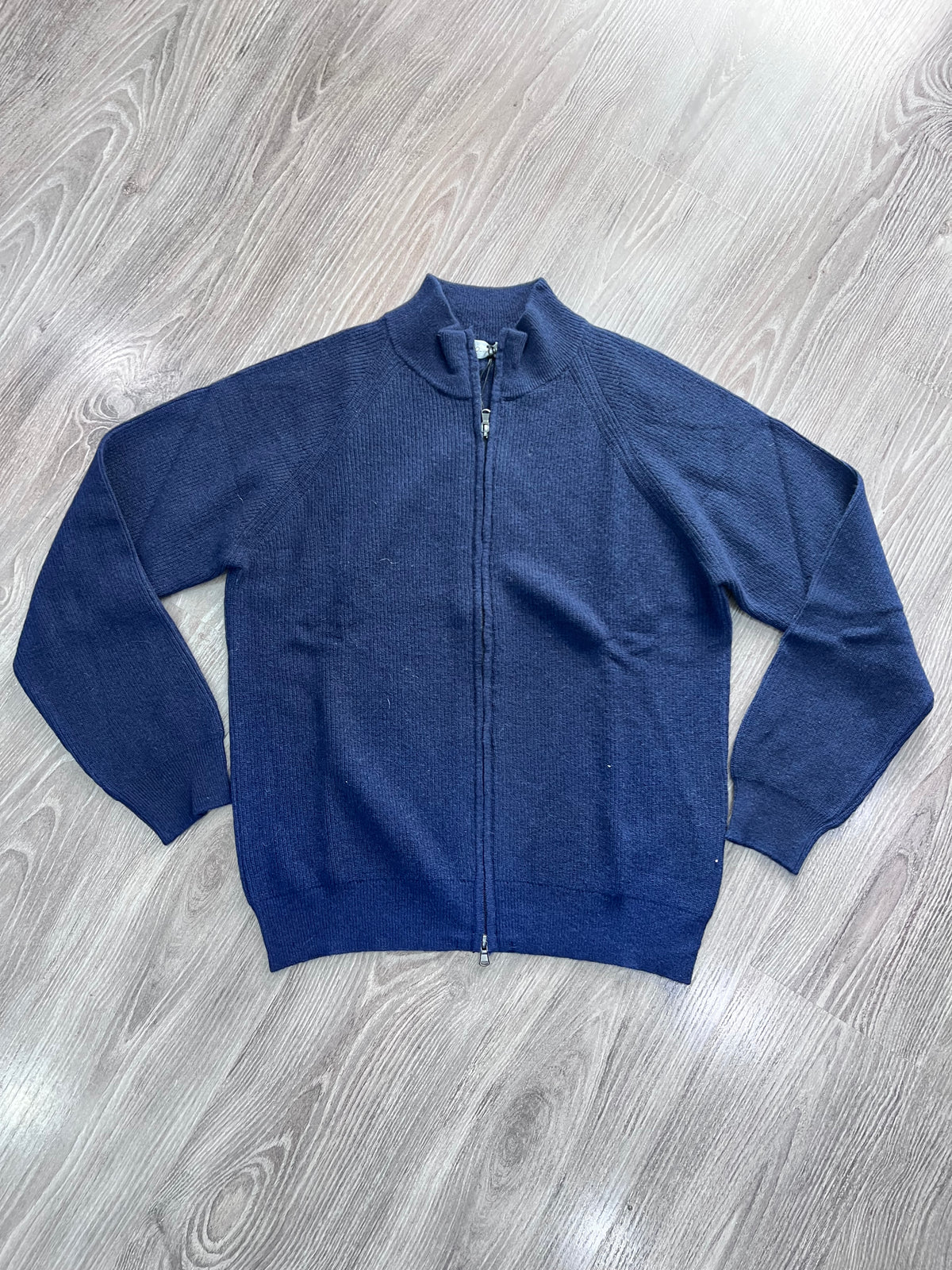 Cardigan uomo elegante lana a coste blu - dettaglio texture