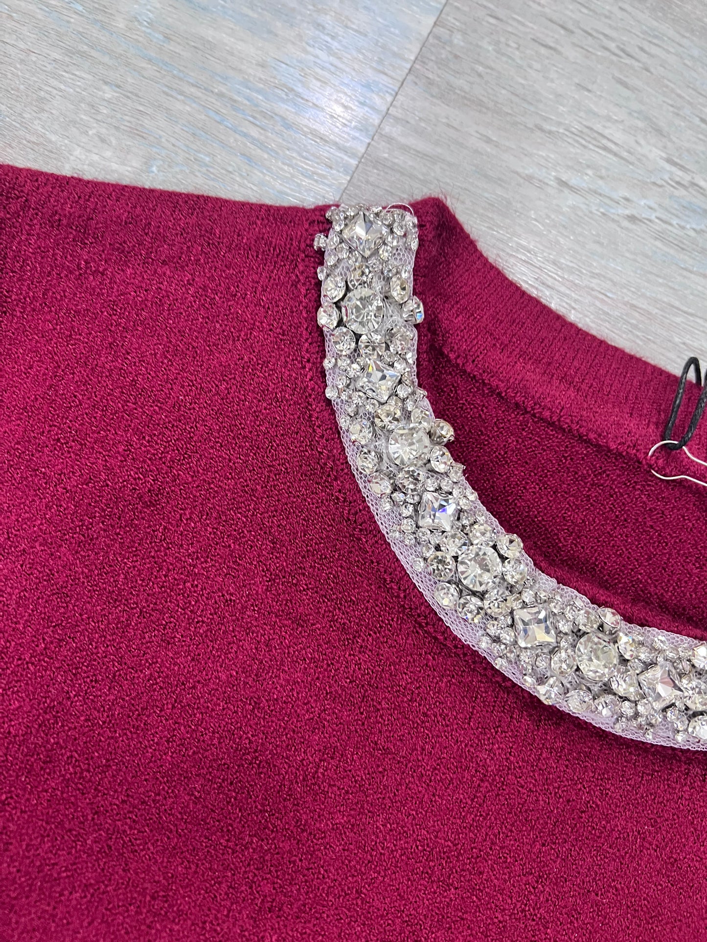 Dettaglio collo brillantini maglia donna - Eleganza Made in Italy