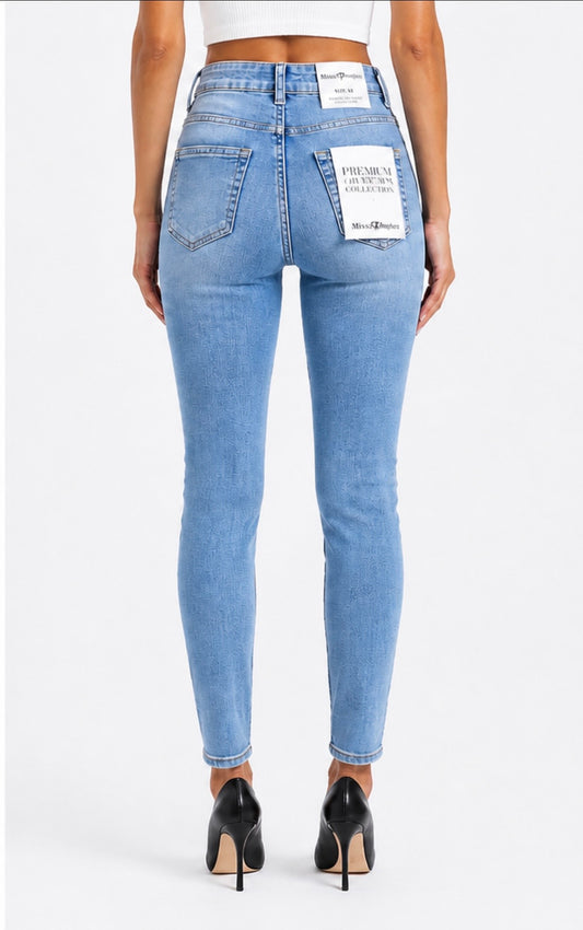 Jeans skinny curvy donna vista posteriore - indossato da modella - lavaggio chiaro estate – Frarò