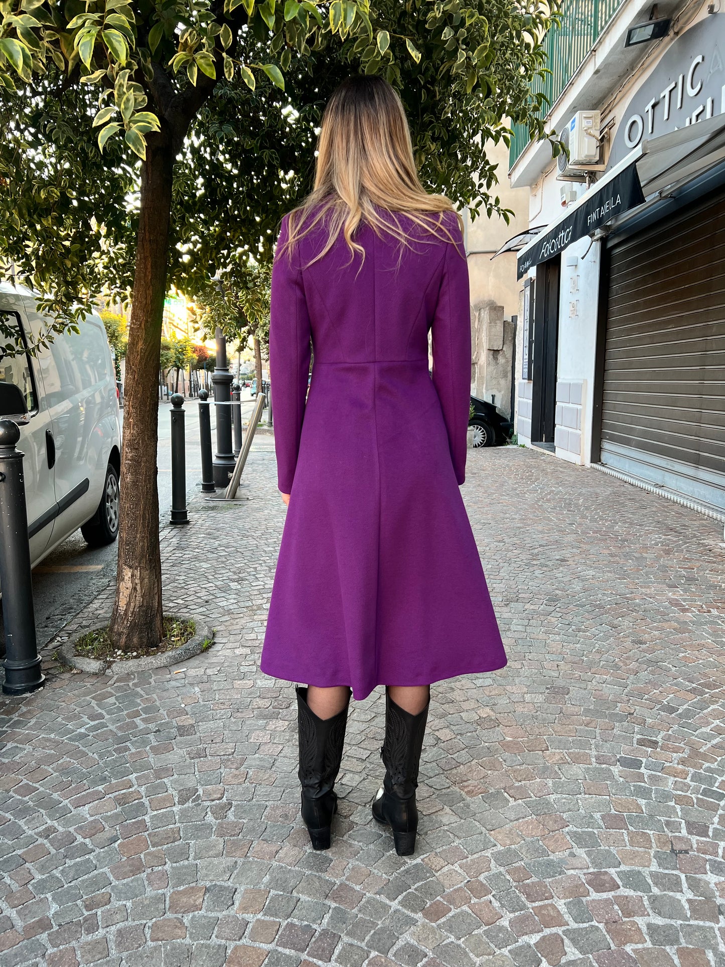 "Cappotto donna Maidoma vista posteriore - taglio sartoriale Made in Italy"