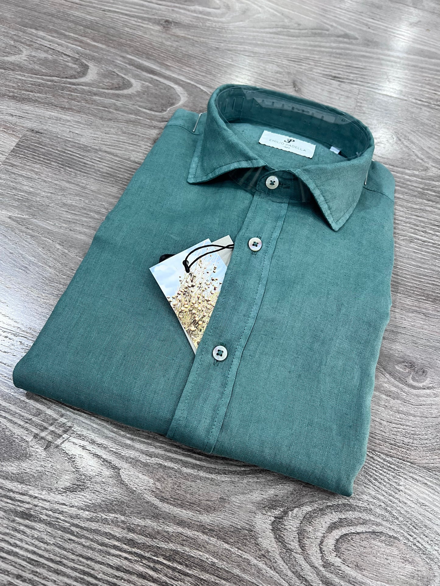 Camicia uomo in puro lino modello Katerina colore verde – collo alla francese, vestibilità regular, 100% lino