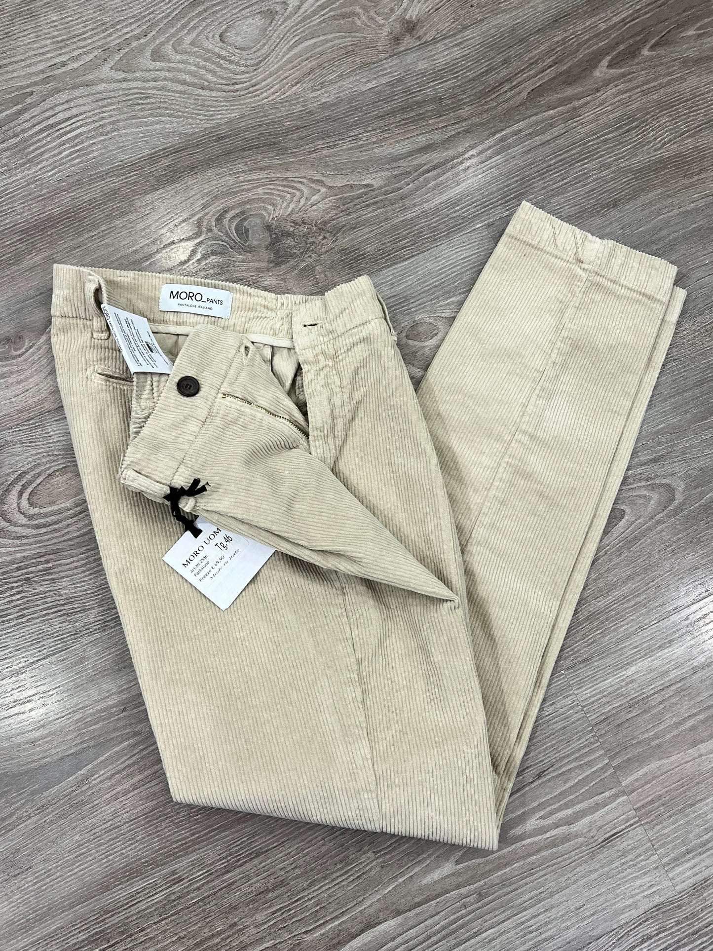 Pantalone velluto beige completo - capo versatile per ogni occasione