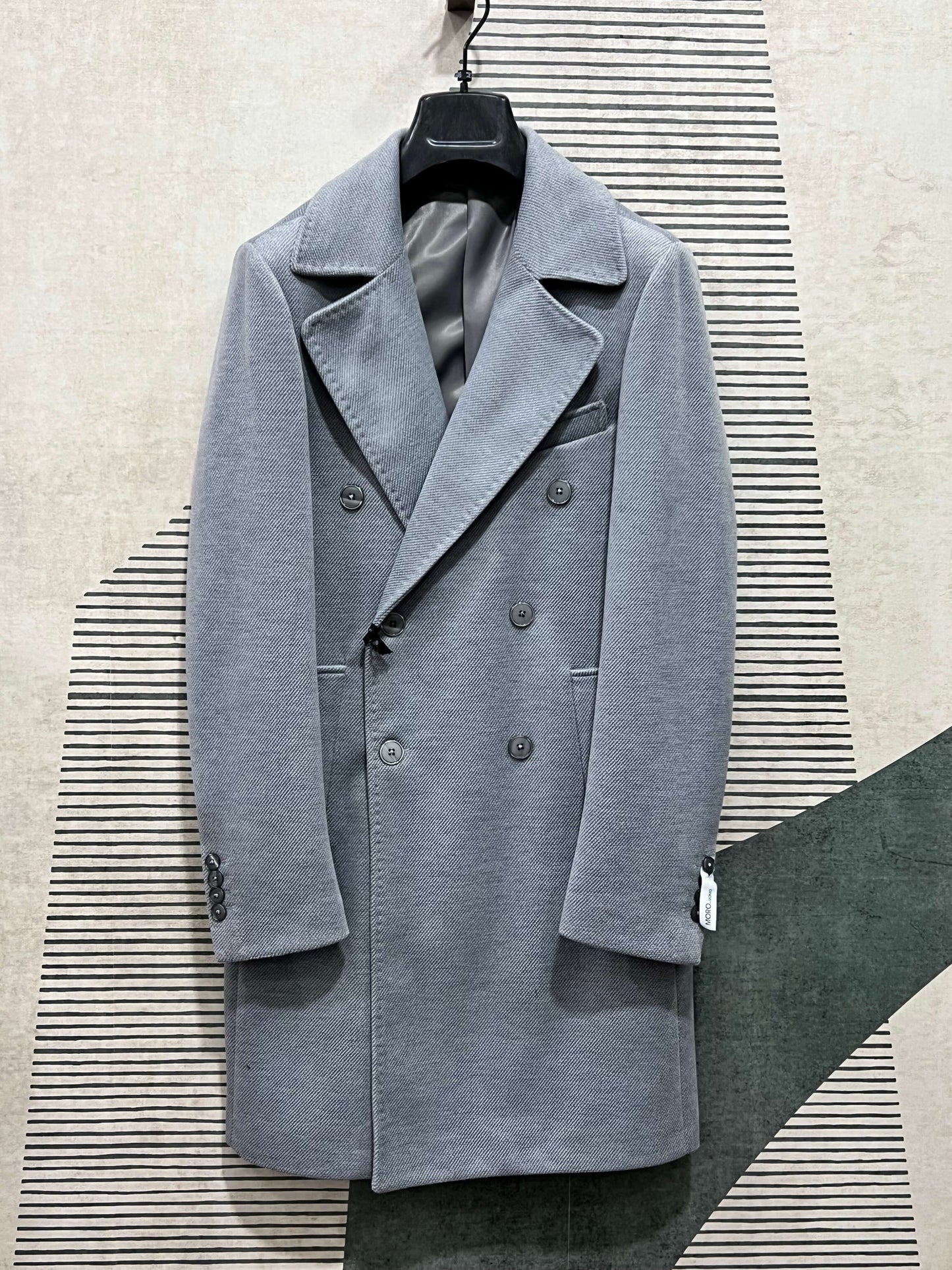 "Cappotto uomo doppio petto grigio elegante - vista frontale completa"