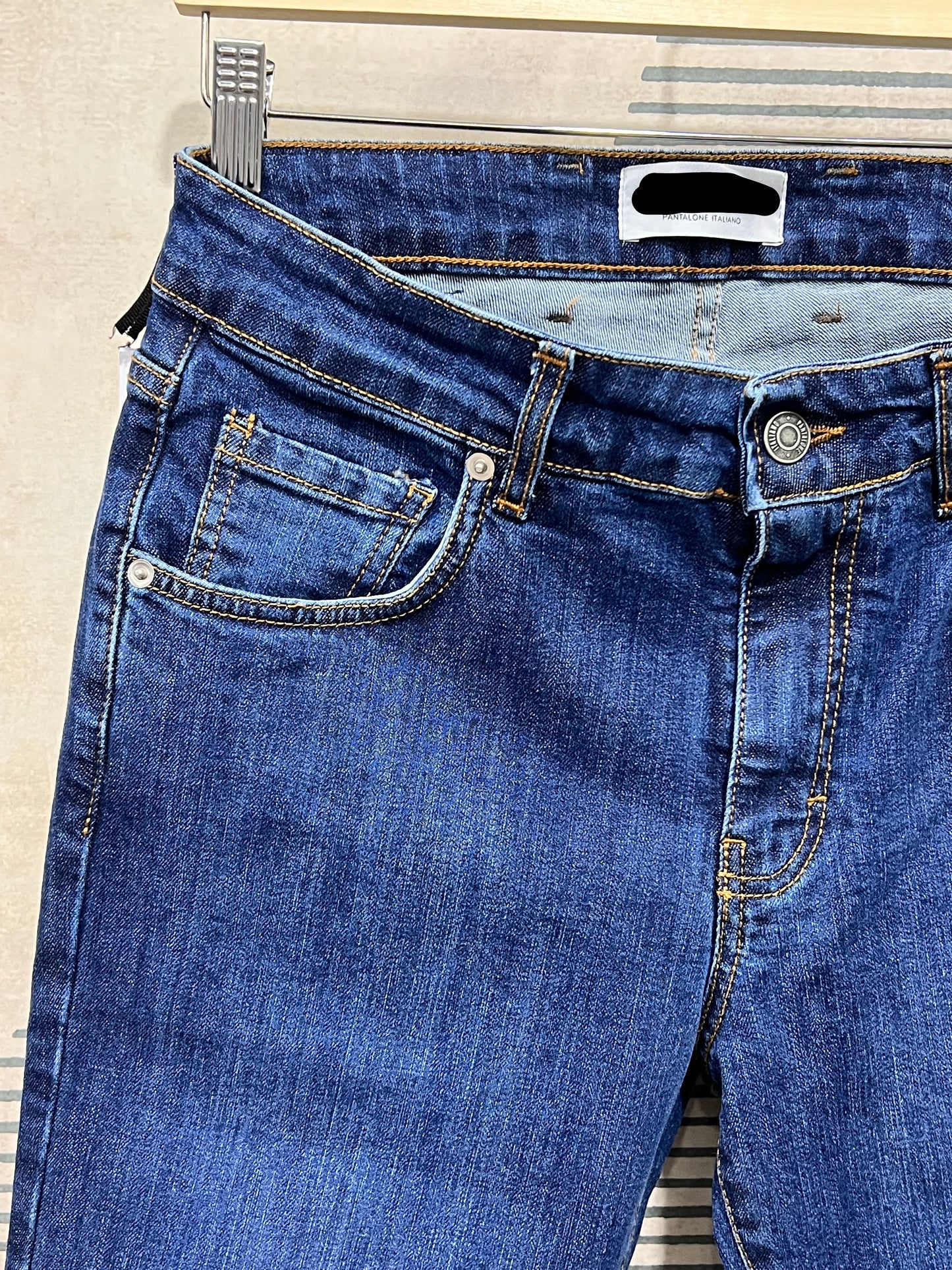 "Jeans Basic Blue 215 - Dettaglio tessuto cotone elastene qualità superiore"