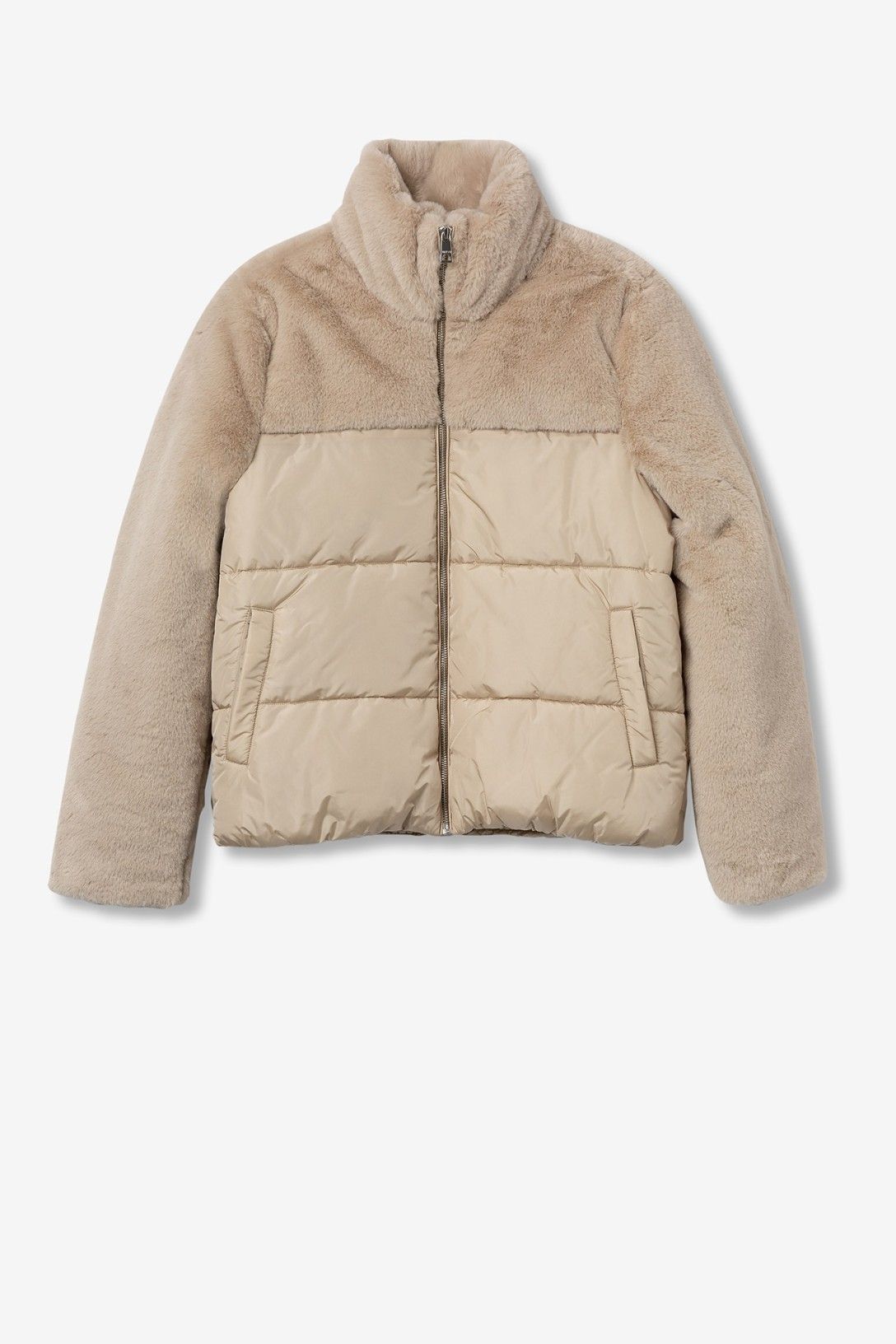 Dettaglio pelliccia sintetica e chiusura zip giubbotto Popperes