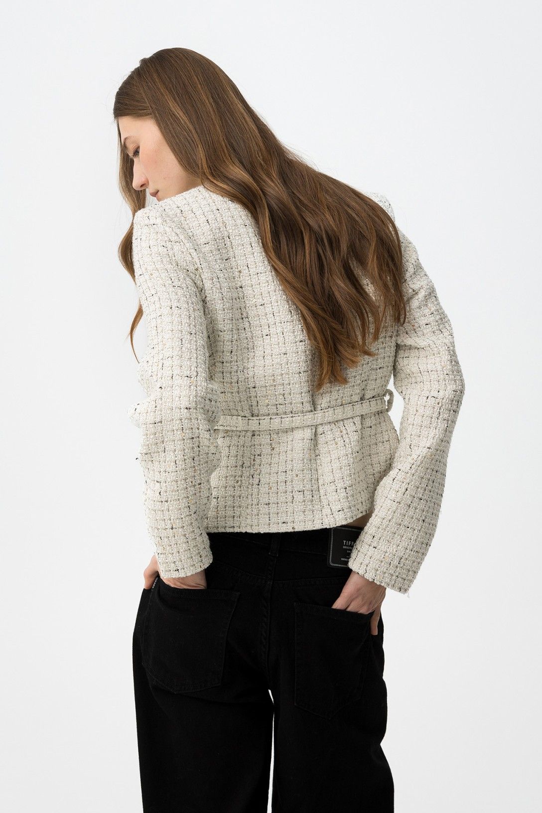 Giacca elegante tweed bianca donna - vista posteriore con dettagli sartoriali