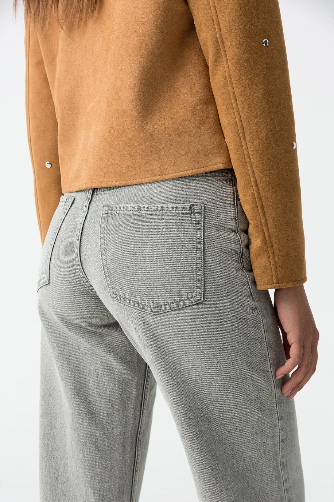 Dettaglio tasche posteriori jeans Bonnye_52 grigio - cuciture e vestibilità wide leg a vita alta