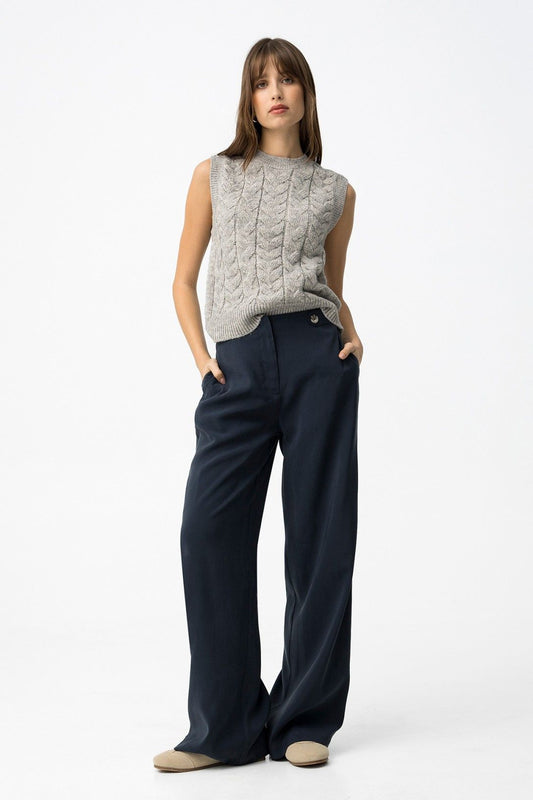 Pantalone donna a palazzo Camelia_1 - blu dettaglio gamba wide leg e vestibilità comoda