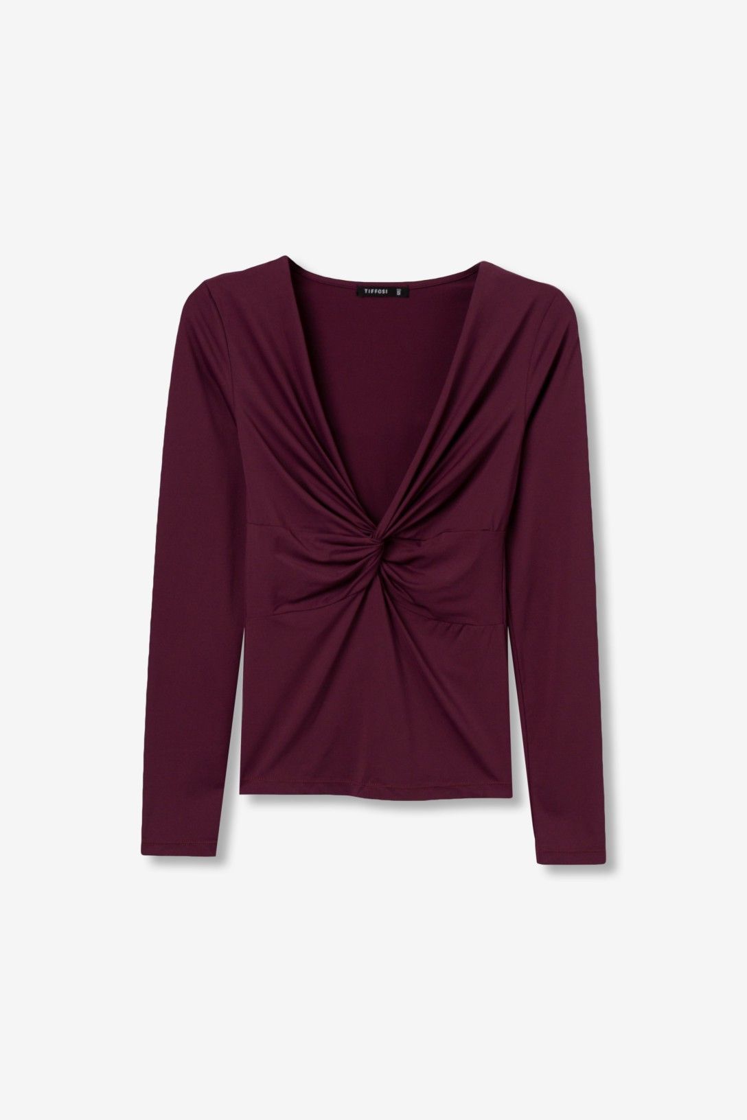 Top donna amarena Tiffosi Chrissy – flat lay su sfondo grigio, scollo V profondo, nodo frontale drappeggiato e manica lunga