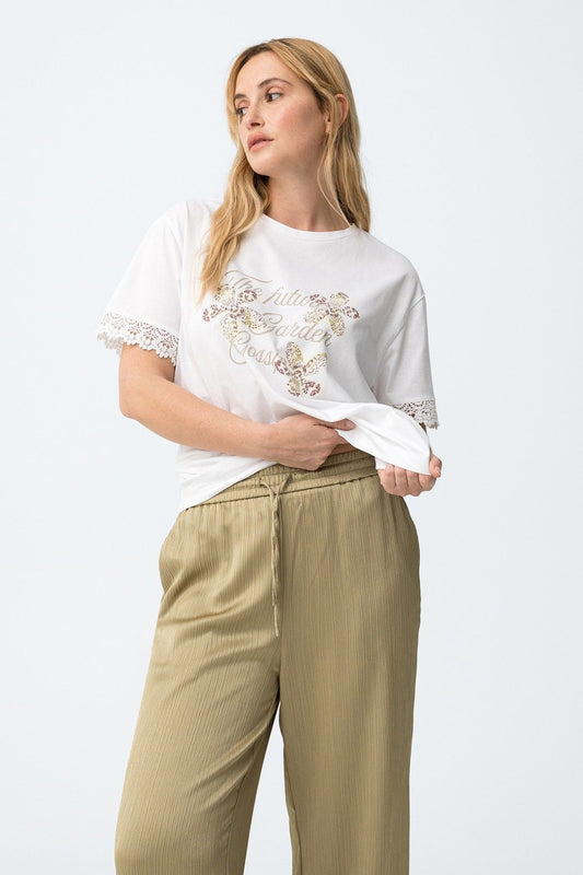 Dettaglio bordo pizzo maniche t-shirt donna Comfey, stampa floreale