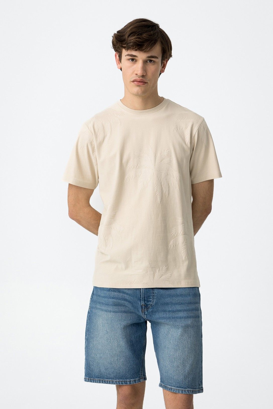 "T-Shirt Creed vista frontale - maglietta uomo con texture su tutta la superficie"