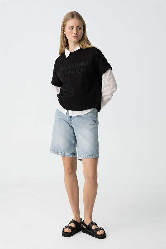 Bermuda jeans donna Doja - dettaglio fit boyfriend e lavaggio denim chiaro