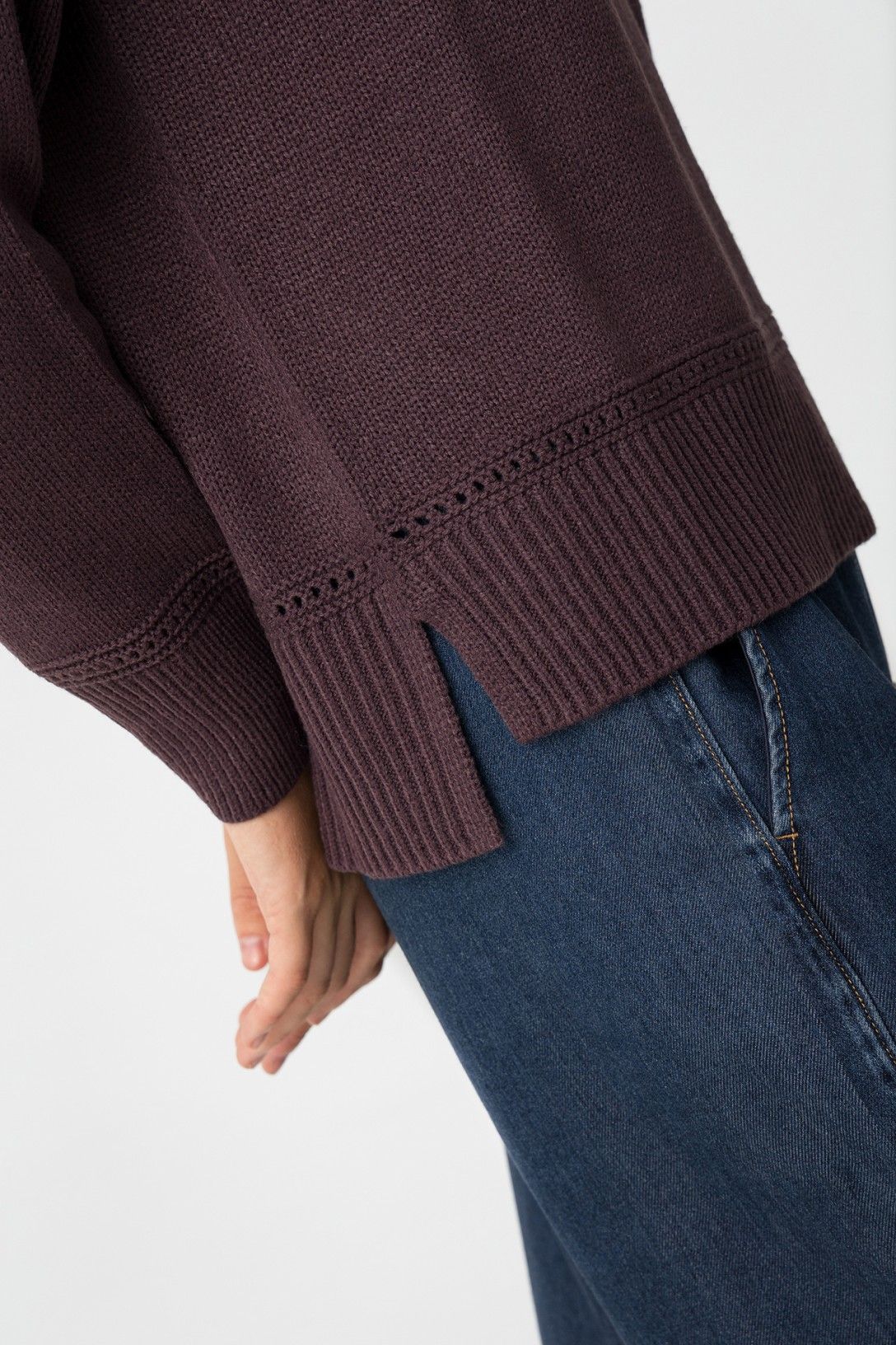 Maglione Eternal donna colore wine - dettaglio lavorazione traforata e texture