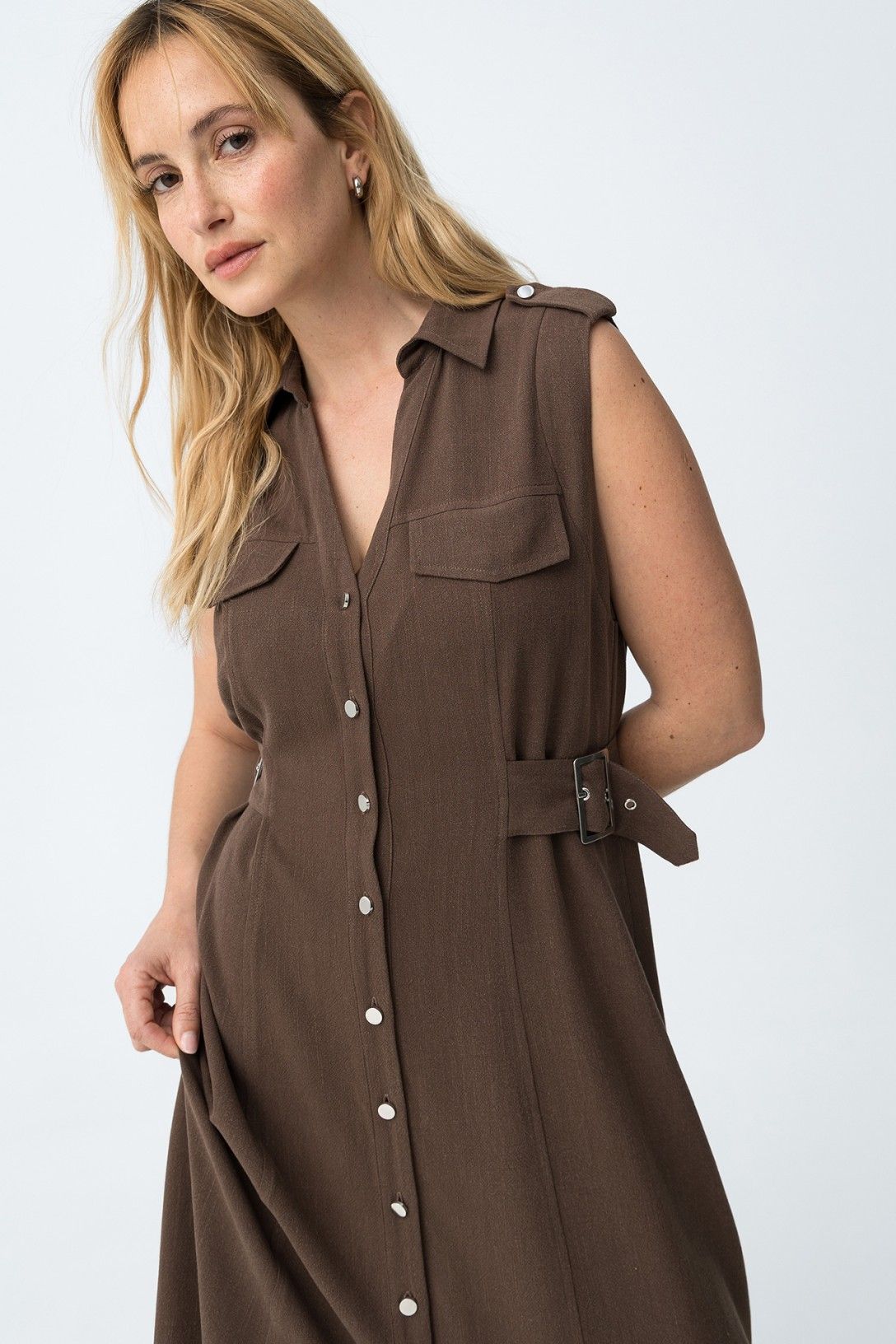 Abito Favo Cioccolato - dettaglio pattine - bottoni frontali e cinture laterali.