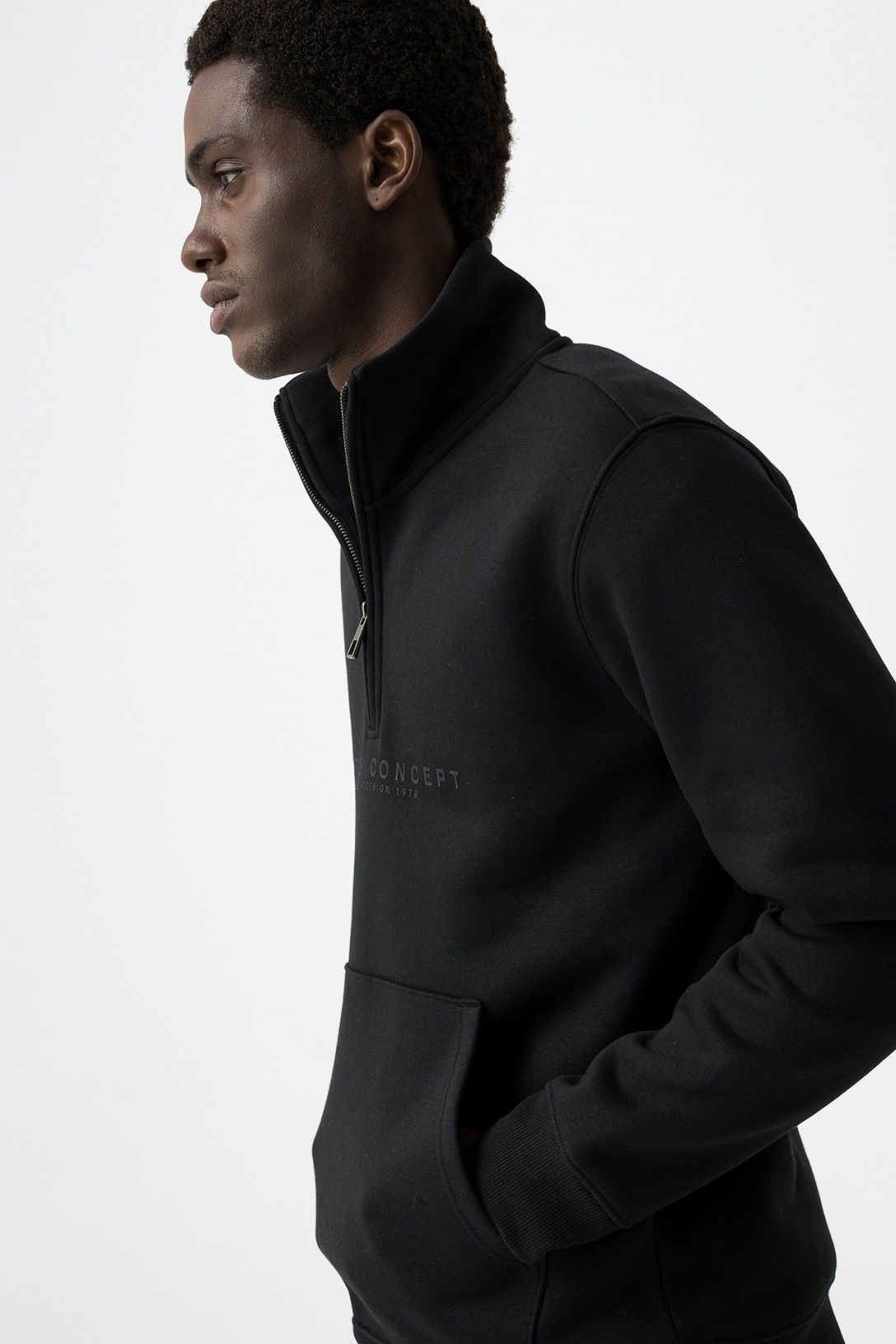 Felpa con zip nero Tiffosi - vista laterale con tasca marsupio
