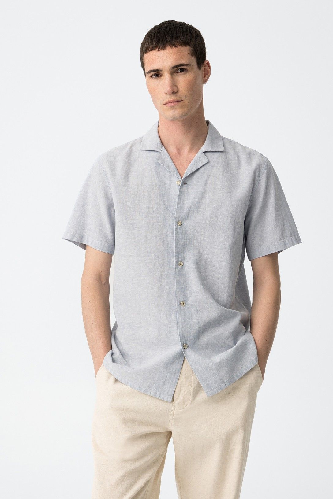 "Camicia in lino Matthew da uomo in colore celeste, vista frontale"