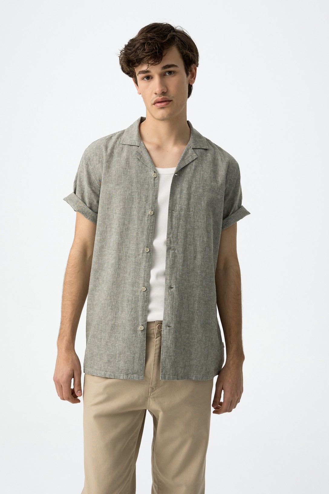 "Camicia in lino Matthew da uomo in colore verde, vista frontale"