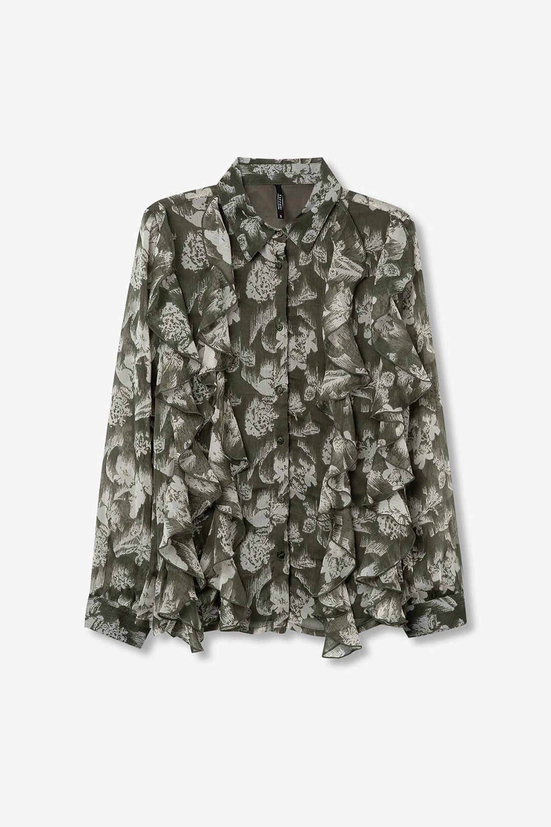 Camicia Quimbe_1 Tiffosi stesa su sfondo neutro, stampa botanica all-over su tessuto semitrasparente, colletto classico e volant decorativi