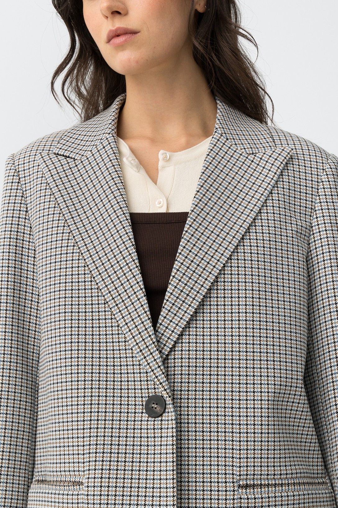 Dettaglio chiusura 1 bottone giacca Tetrus_3 Tiffosi - Eleganza minimalista