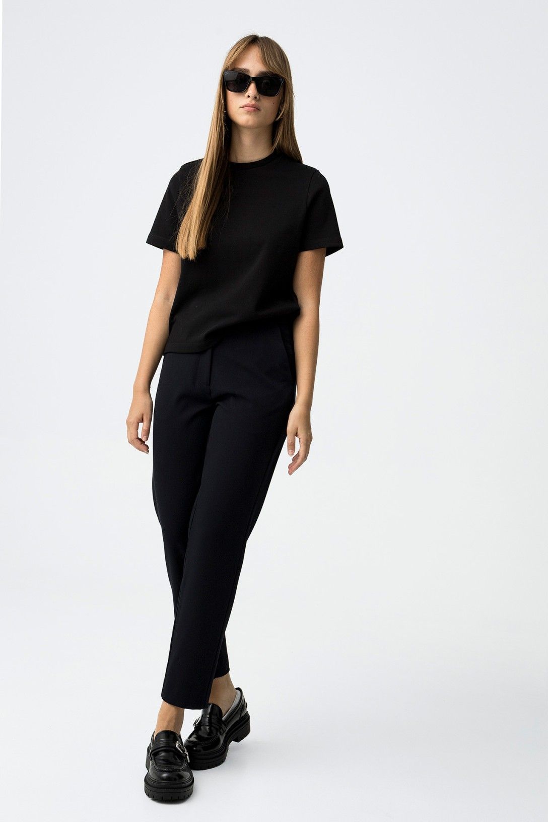 Pantalone Chino donna, violeta, indossato da modella