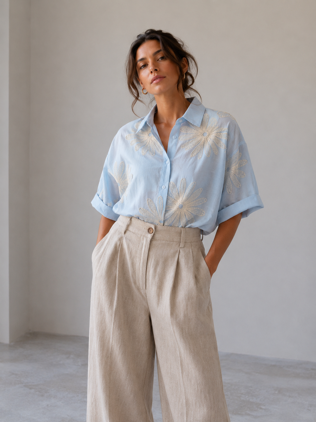 Camicia donna manica corta in TENCEL® colore celeste, taglia unica, collo alla francese, produzione artigianale italiana – Frarò
