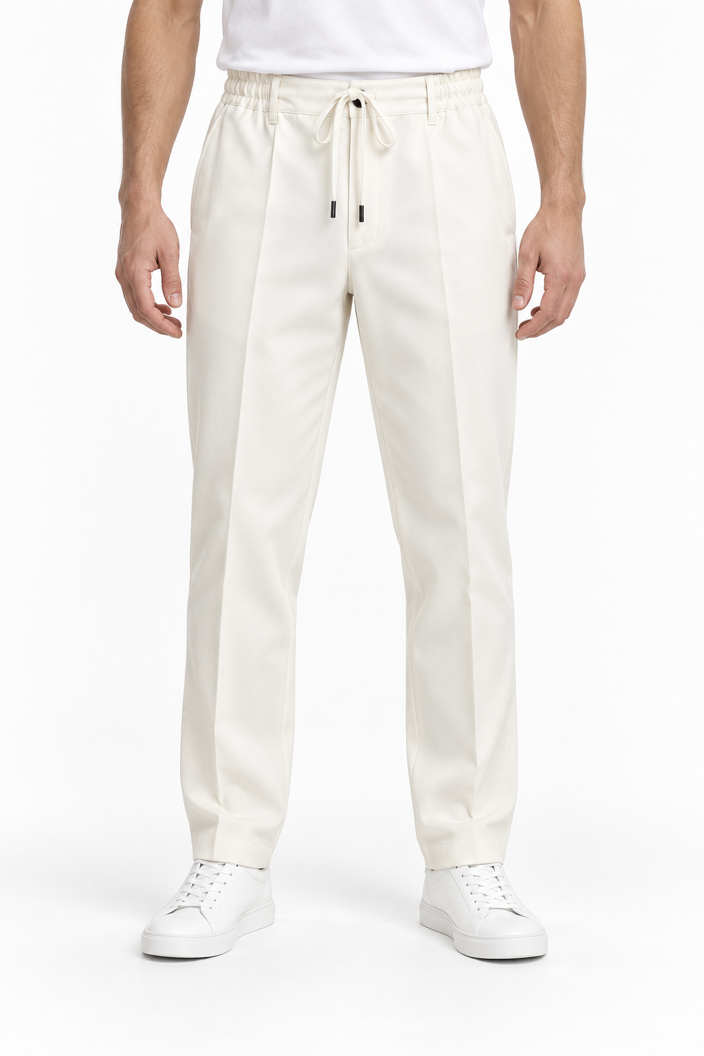 Pantalone uomo punto Milano panna, indossato frontalmente, con laccetto in vita e tasche laterali.