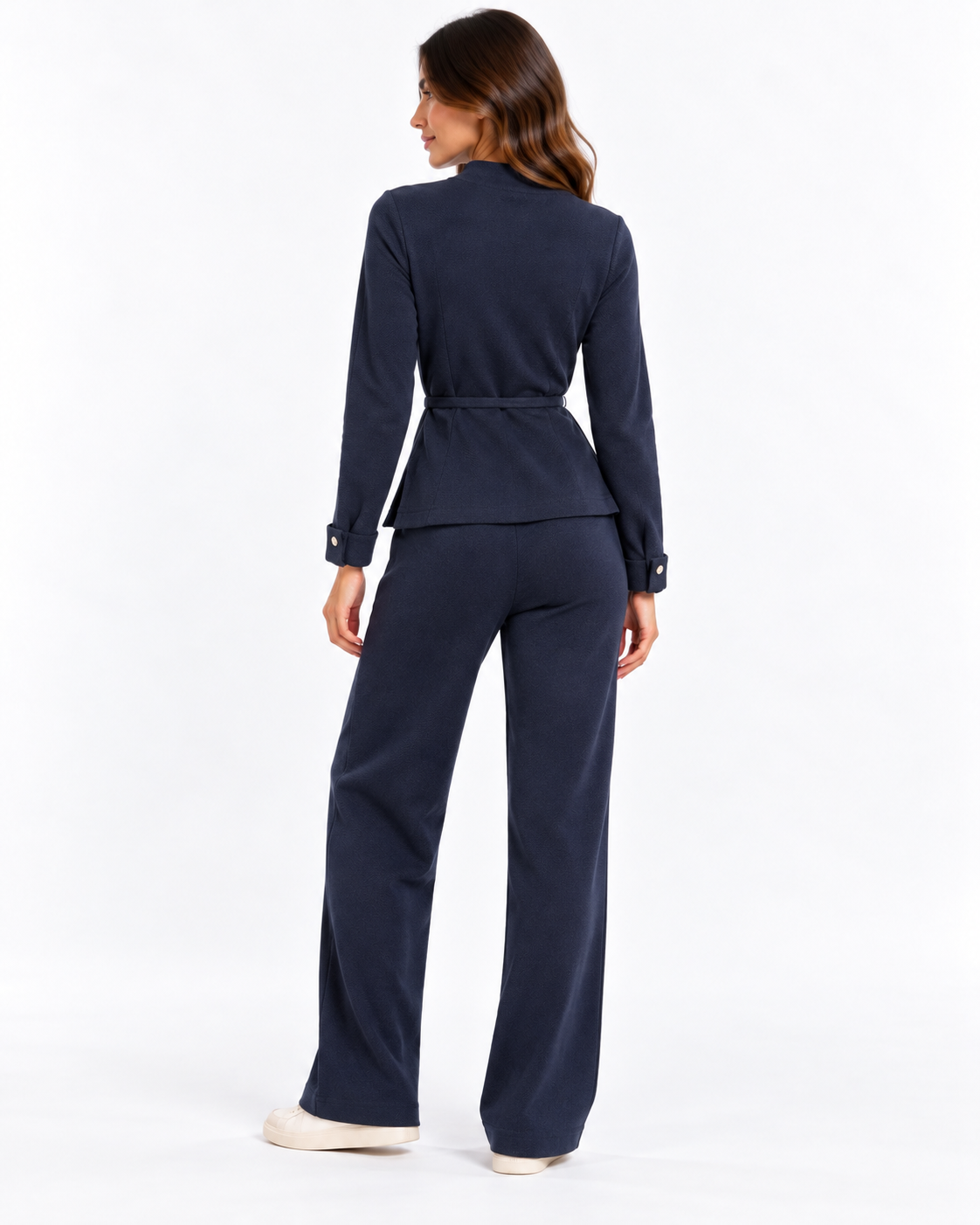 Completo donna Aria Tiffosi blu scuro, vista posteriore della maglia con cintura e del pantalone palazzo.