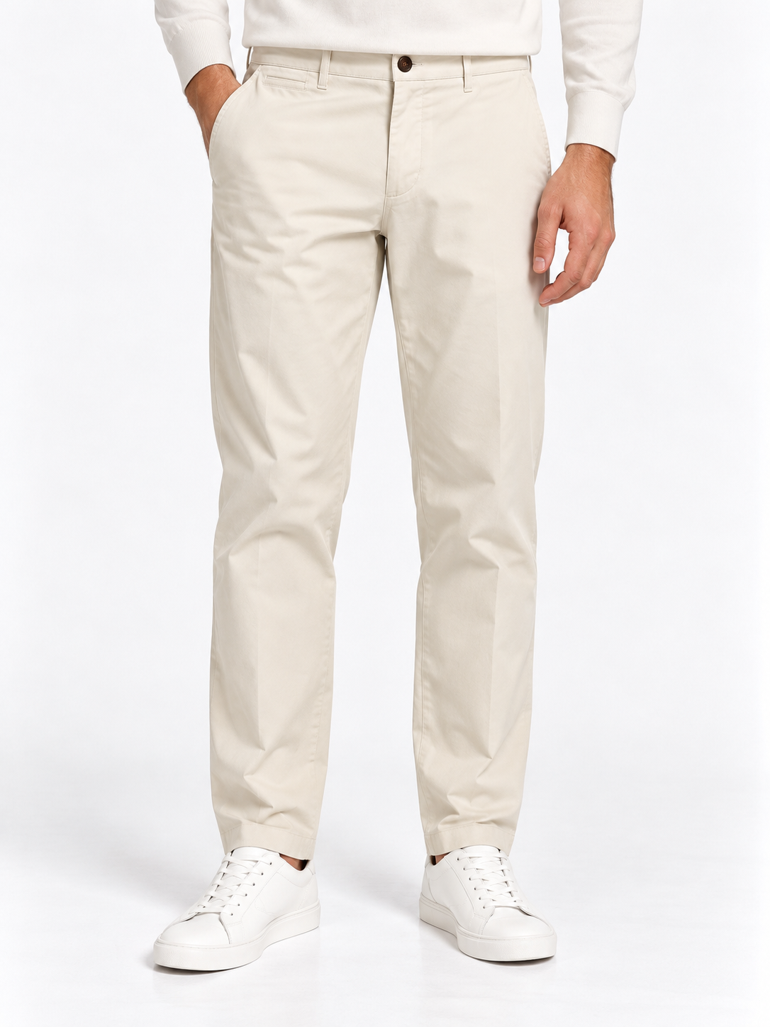 Pantalone uomo invernale Moro 705 panna, indossato frontalmente, con bottone scuro in vita e tasche all'americana.