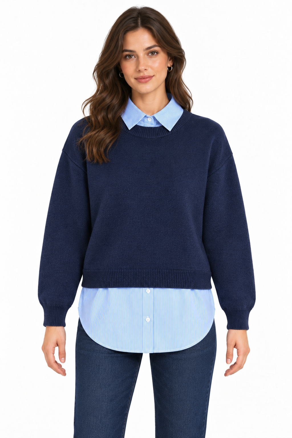 Maglione donna Mixed Tiffosi blu indossato, vista frontale con colletto e fondo effetto camicia a righe azzurre.