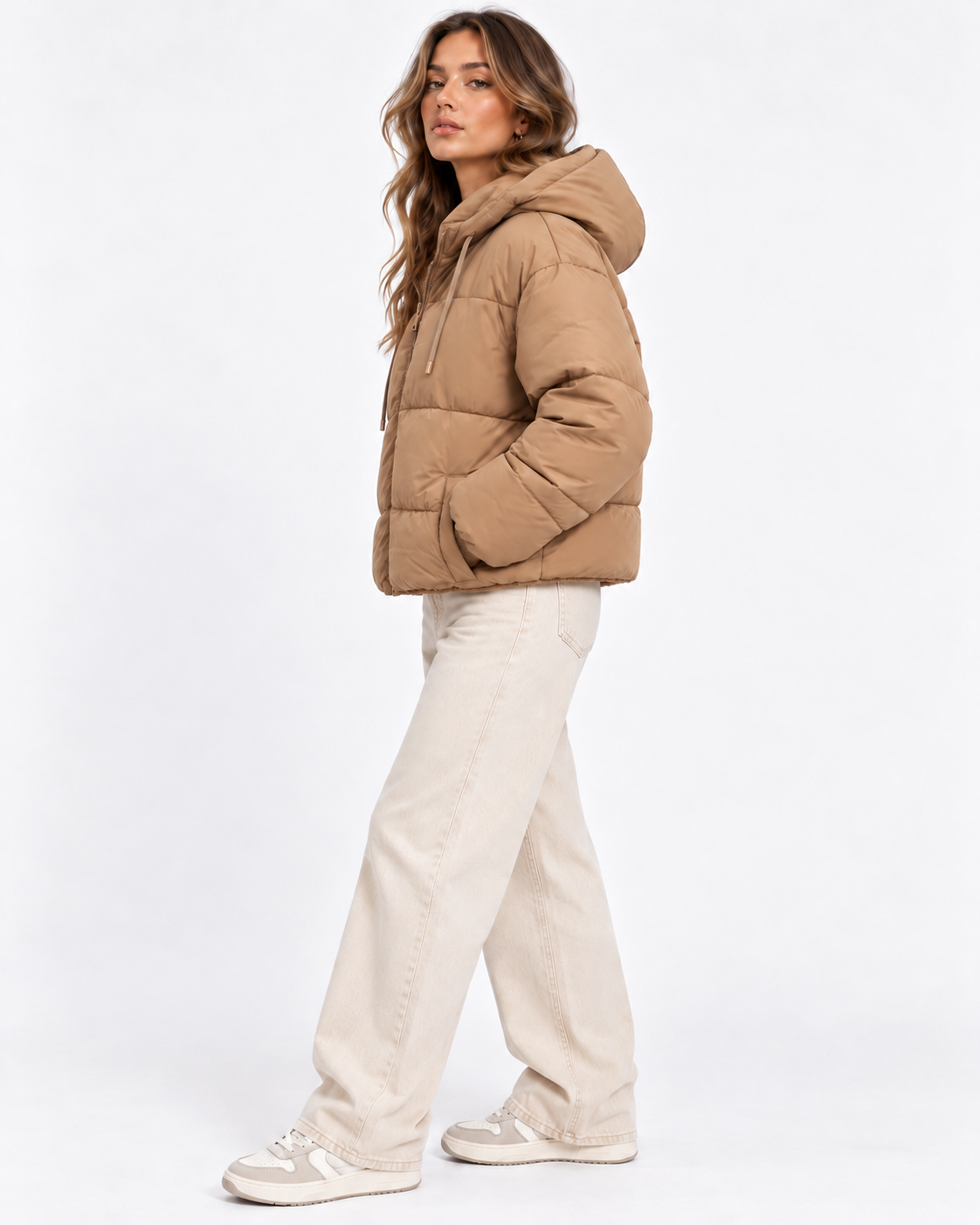 Giubbotto donna piumino donna Stutz Tiffosi camel indossato, vista laterale di tre quarti