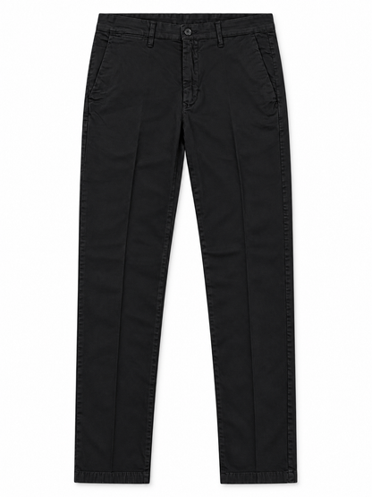 Pantalone uomo Moro 01S nero, vista frontale del capo con tasche America.