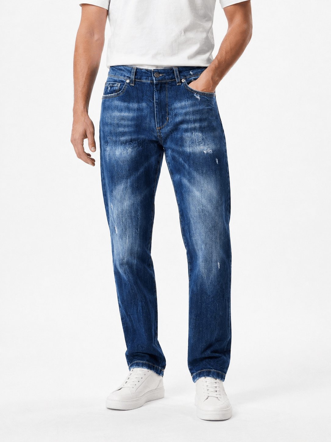 Jeans uomo slim fit elasticizzati con rotture e sabbiatura – vista frontale – Made in Italy Frarò
