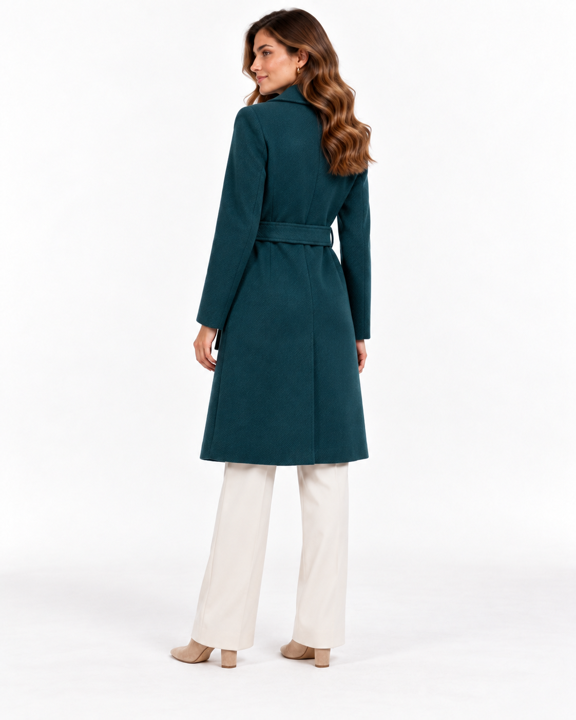 Cappotto Curtis Tiffosi verde bottiglia indossato, vista posteriore con cintura e spacco sul fondo.