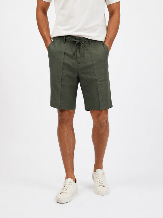 Bermuda uomo lino e Tencel verde militare  - vista frontale - indossato da modello -Made in Italy – Frarò Shop