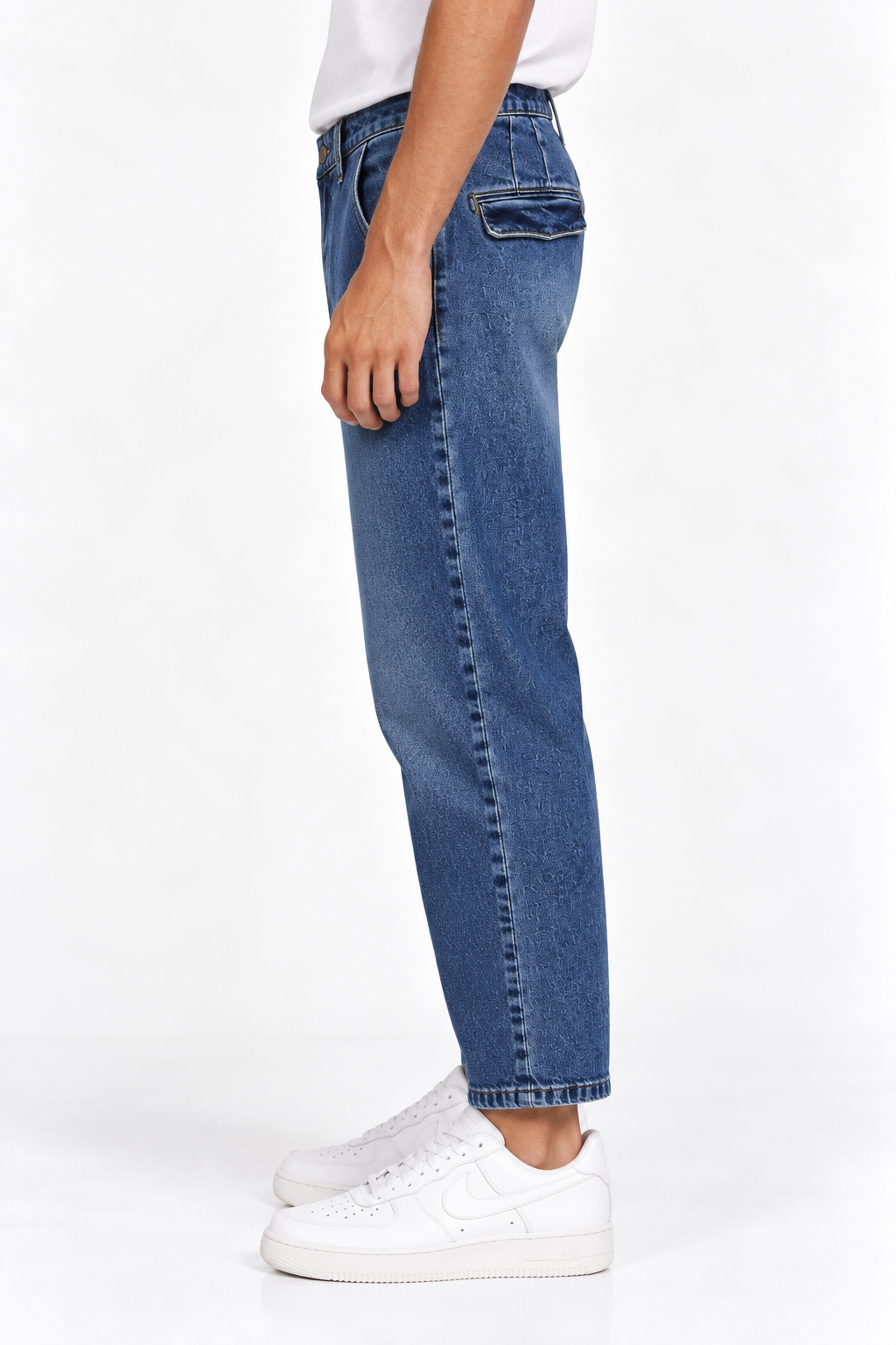 Jeans uomo Japan 2763 Moro indossati di profilo, con dettaglio della tasca posteriore a pattina