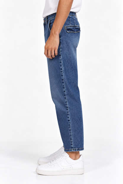 Jeans uomo Japan 2763 Moro indossati di profilo, con dettaglio della tasca posteriore a pattina