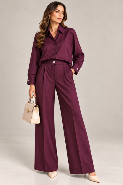 Modella indossa completo donna Pelota bordeaux Tiffosi, camicia over e pantalone palazzo a vita alta